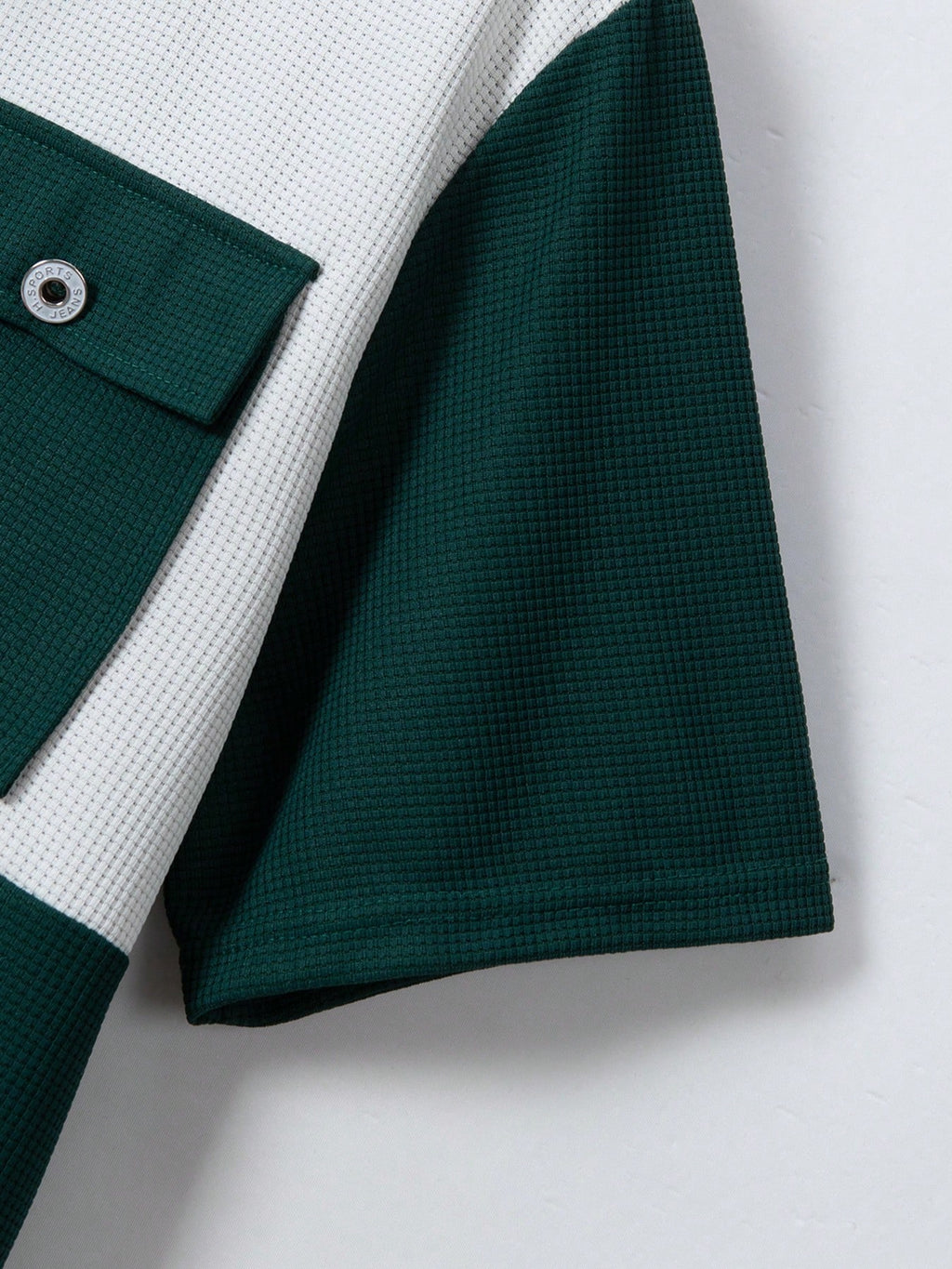 2 pièces Chemise décontractée mode homme avec boutons argentés contrastants, grandes poches et col châle + pantalon, tenue de printemps/été