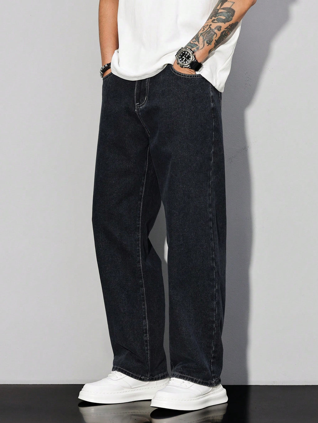 Manfinity Hypemode Jeans droits à poches obliques lavés, coupe ample pour hommes