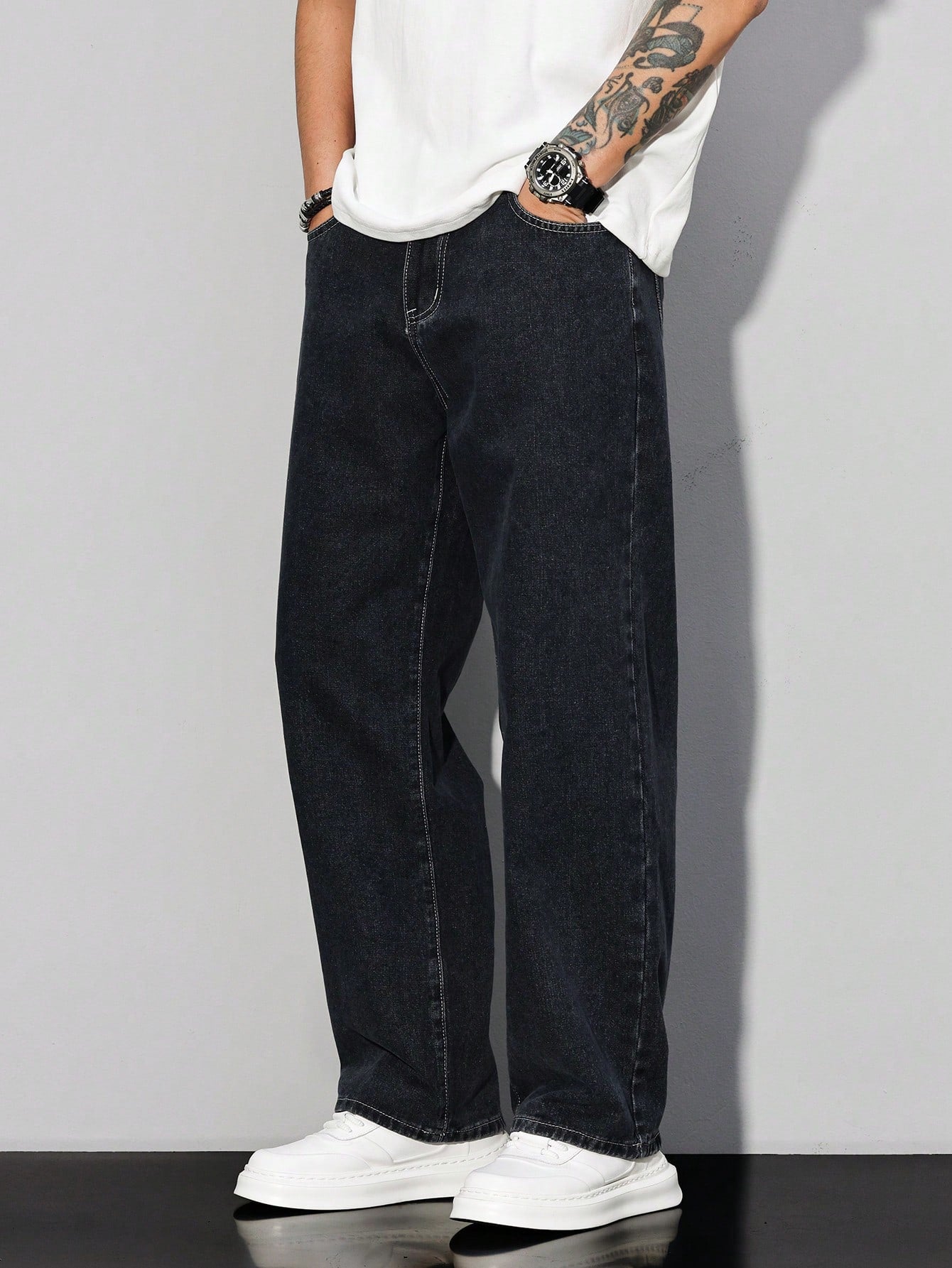 Manfinity Hypemode Jeans droits à poches obliques lavés, coupe ample pour hommes