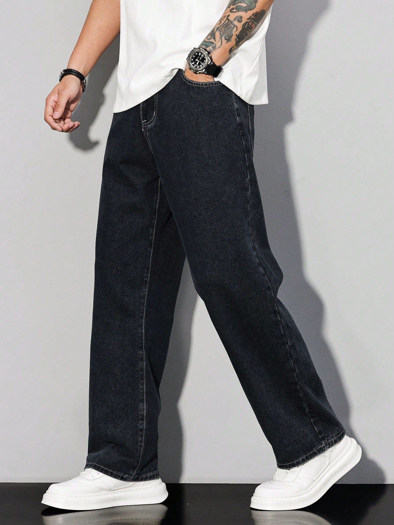 Manfinity Hypemode Jeans droits à poches obliques lavés, coupe ample pour hommes