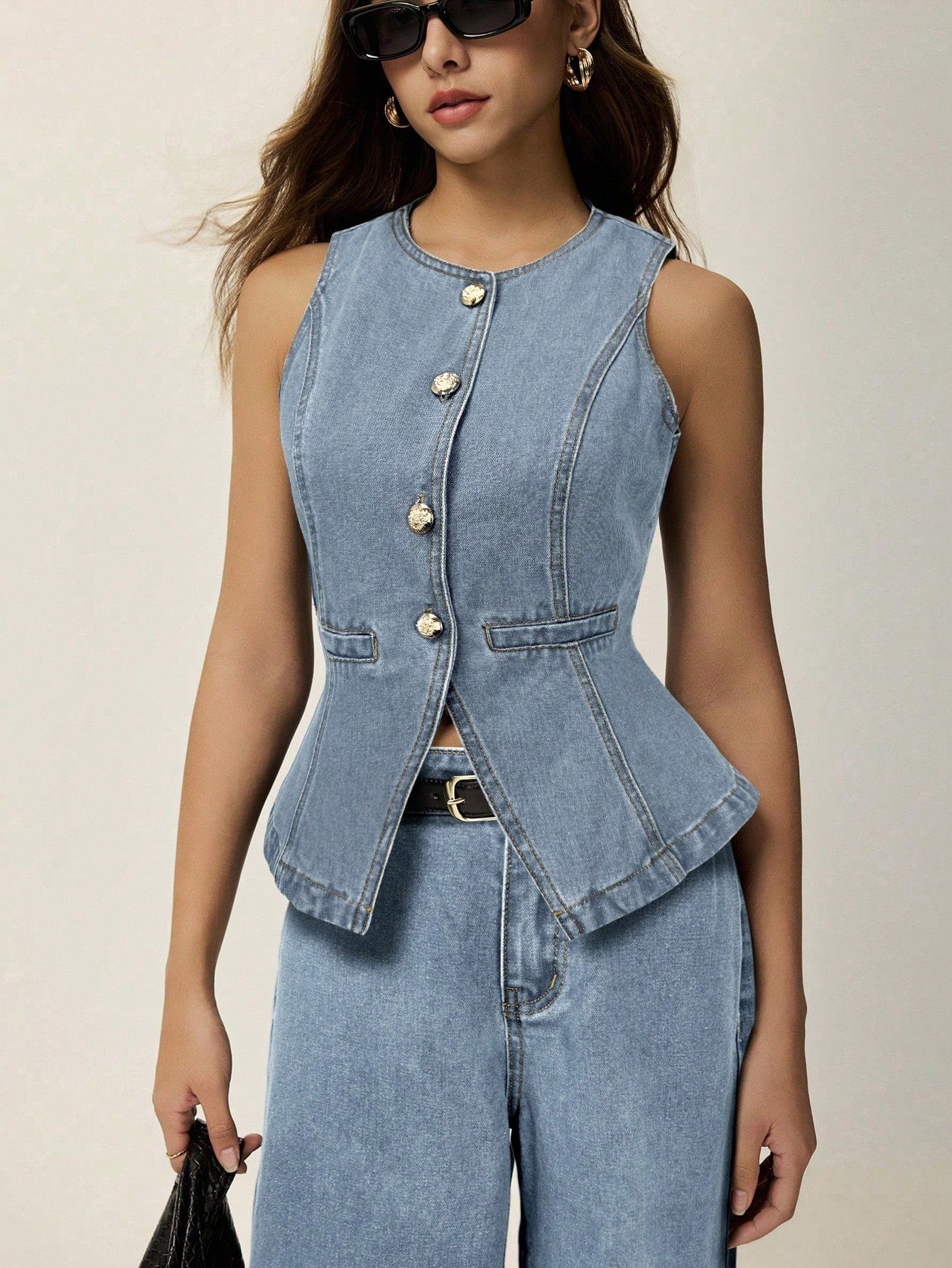 Poéselle Ensemble 2 pièces pour femmes : débardeur avec fente à la taille et boutons en métal, et jeans longs. Ensemble en denim élégant, jeans à jambe large et ample, jeans taille haute pour femmes, FW25