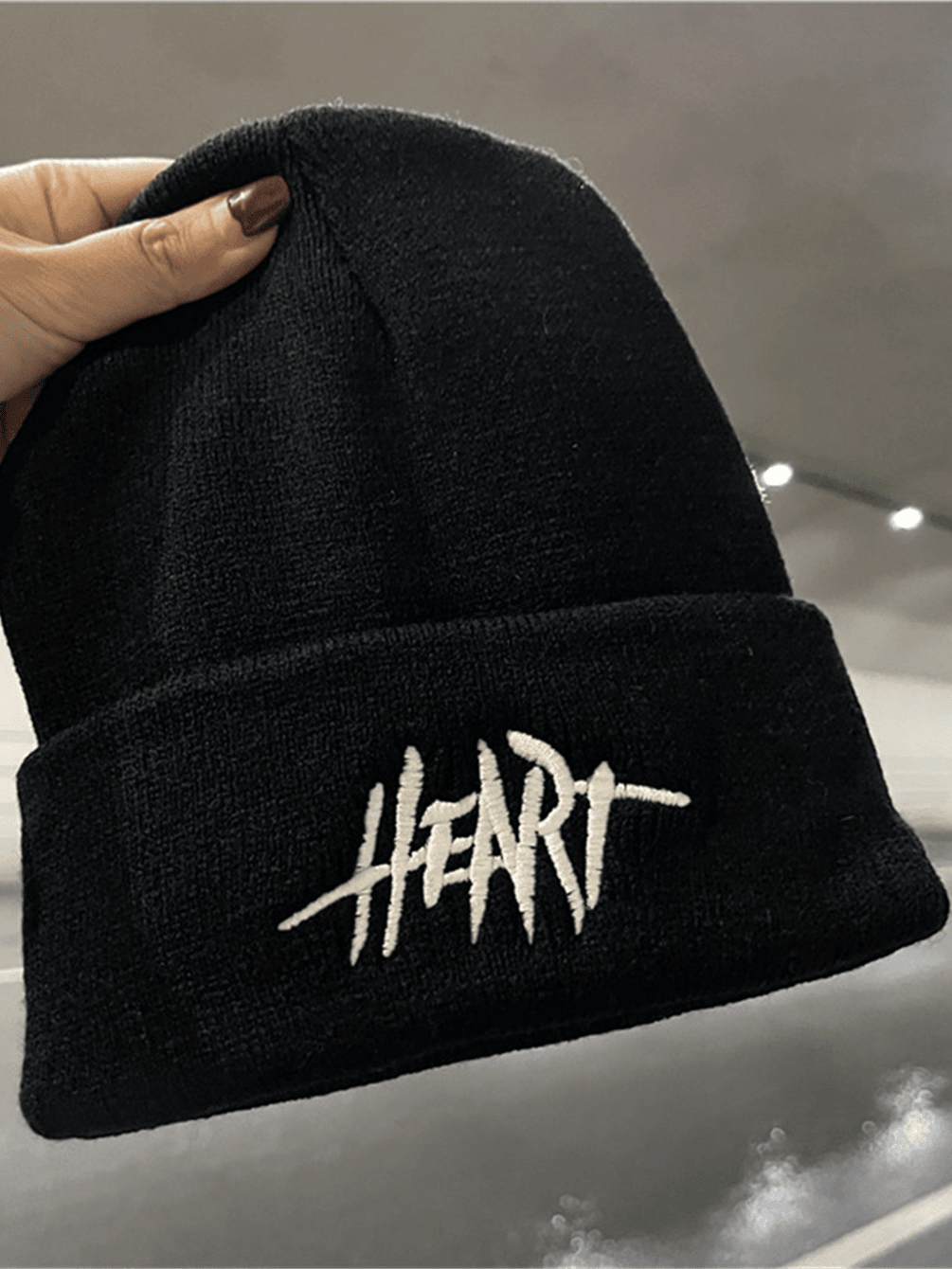 Chapeau d'hiver tricoté chaud pour la rue, style hip-hop avec lettre brodée en bonnet pour hommes et femmes, à la fois chaud et à la mode