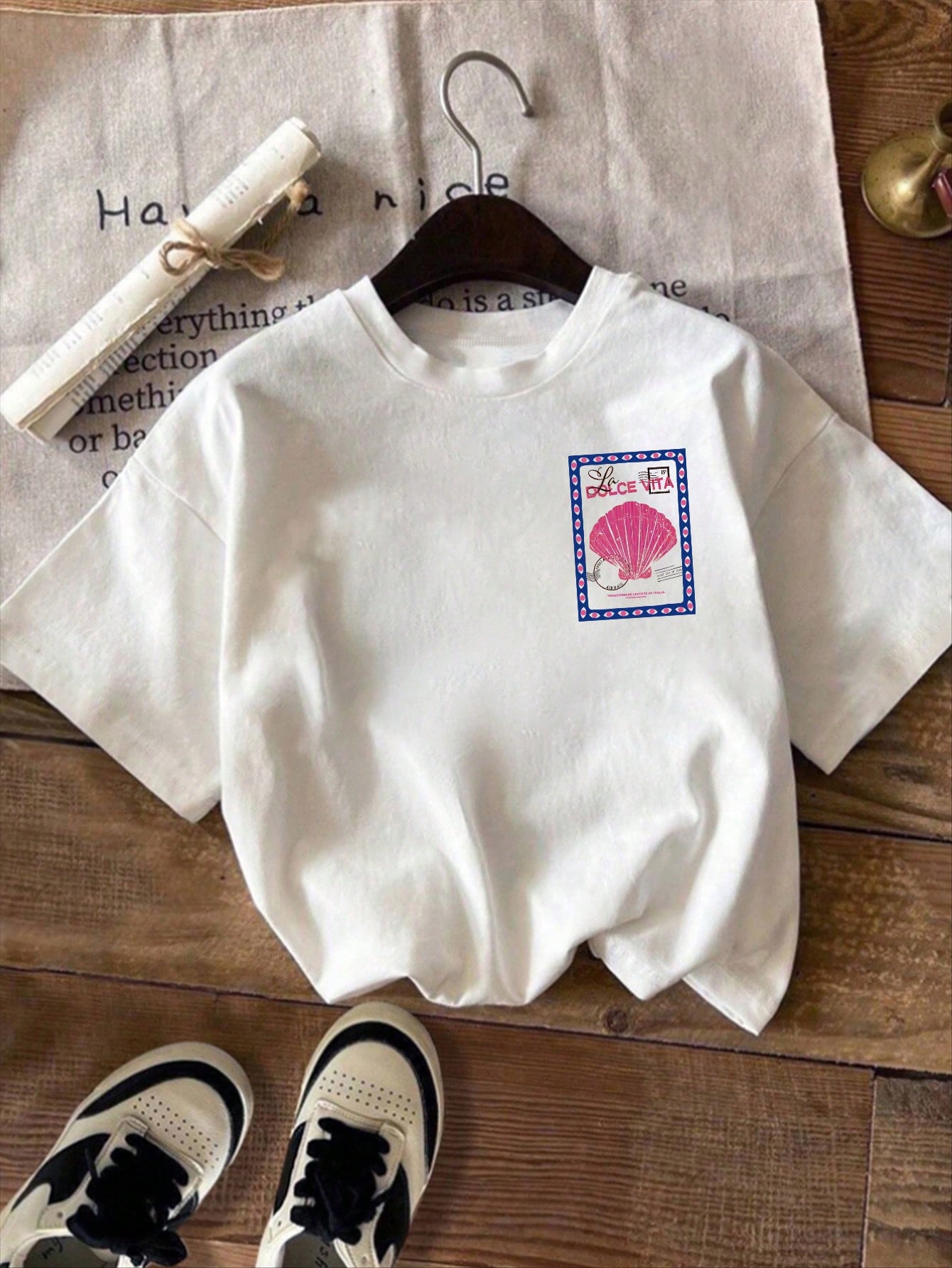 SHEIN Unity T-shirt casual d'été pour femmes grandes tailles avec imprimé lettres et coquillages, manches courtes, top d'été