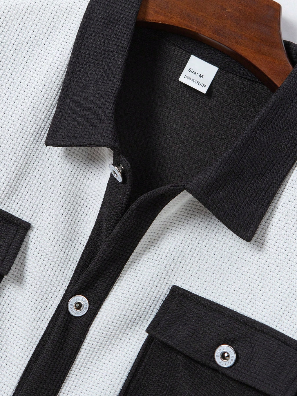 2 pièces Chemise décontractée mode homme avec boutons argentés contrastants, grandes poches et col châle + pantalon, tenue de printemps/été
