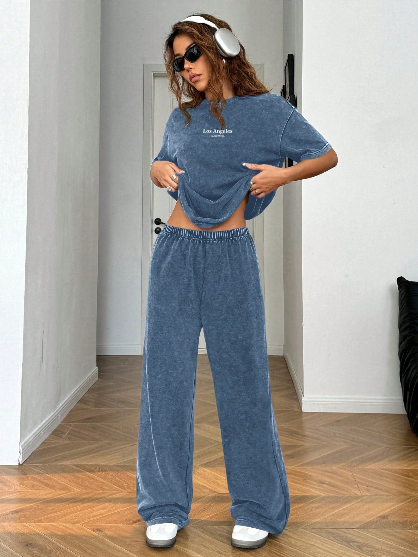 SHEIN EZwear Ensemble 2 pièces Top à manches courtes et pantalon gris vintage lavé avec broderie de lettres, tenue décontractée pour femmes