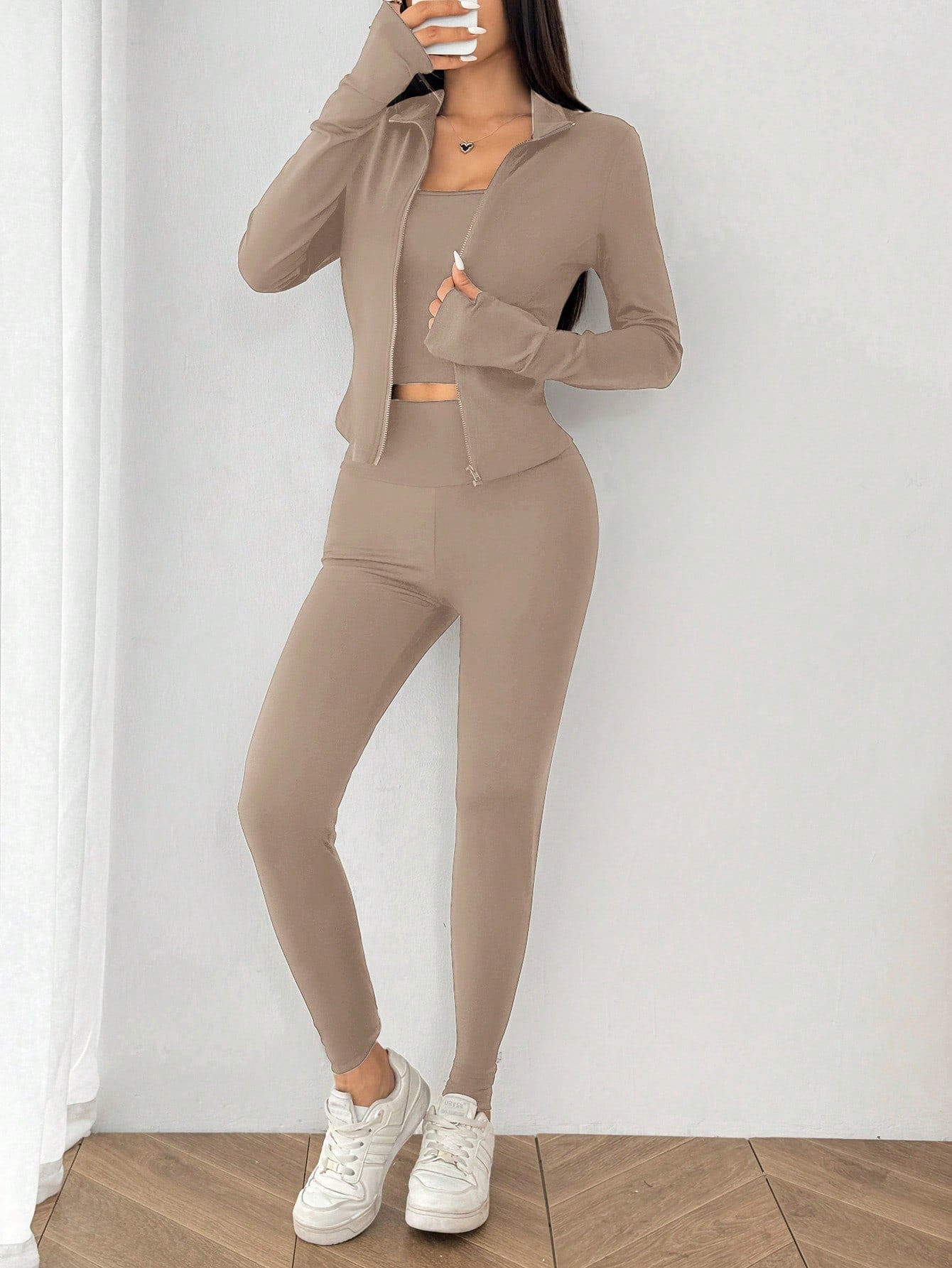 SHEIN EZwear Ensemble de 3 pièces de vêtements de sport pour femme comprenant un cardigan zippé en tricot noir, un débardeur et un pantalon