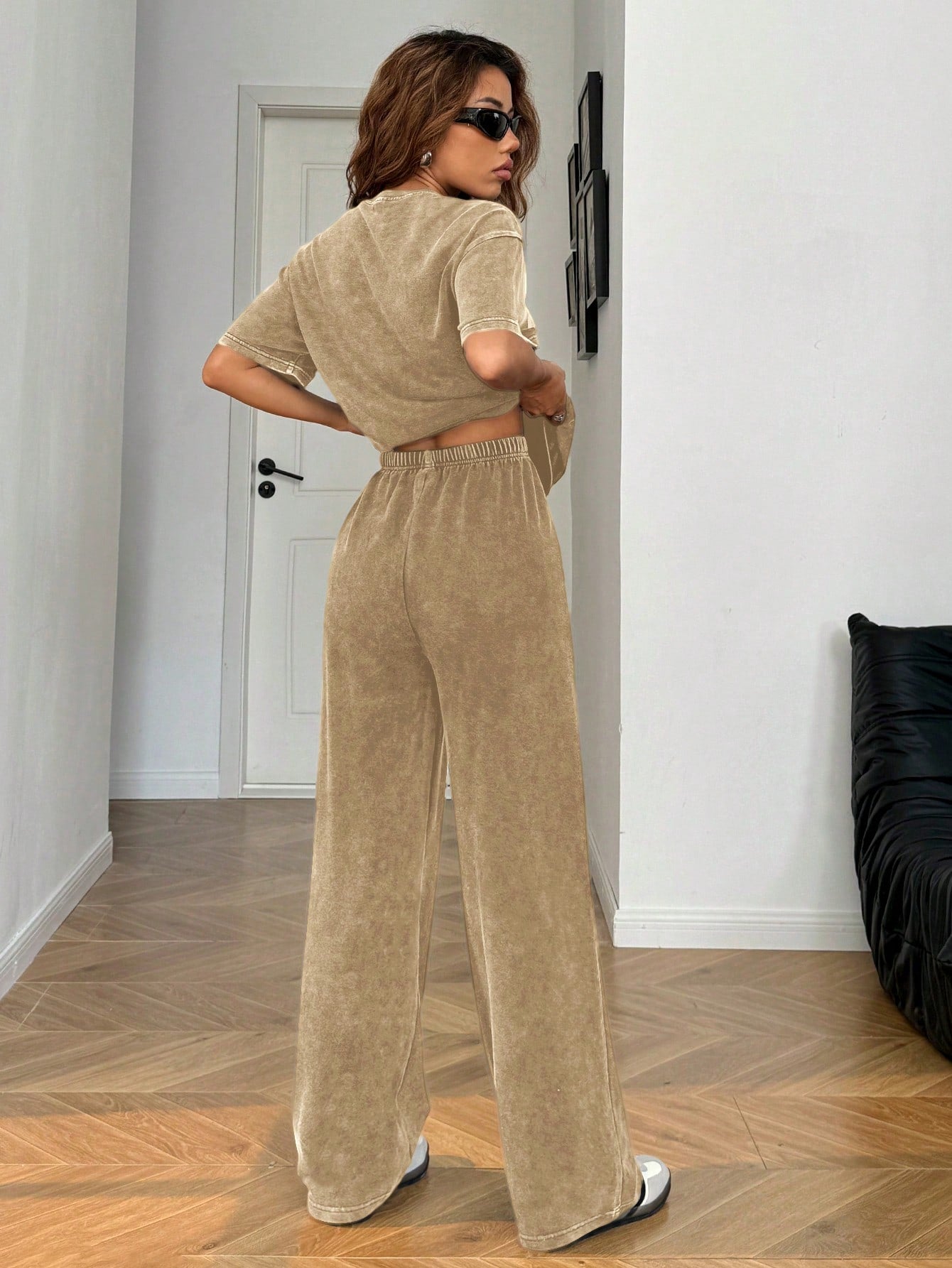 SHEIN EZwear Ensemble 2 pièces Top à manches courtes et pantalon gris vintage lavé avec broderie de lettres, tenue décontractée pour femmes