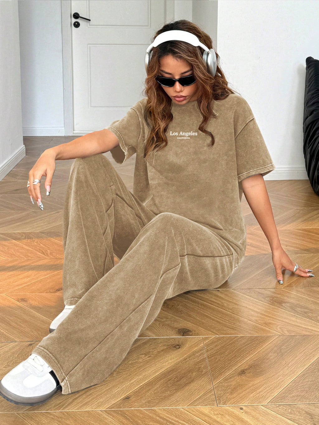 SHEIN EZwear Ensemble 2 pièces Top à manches courtes et pantalon gris vintage lavé avec broderie de lettres, tenue décontractée pour femmes