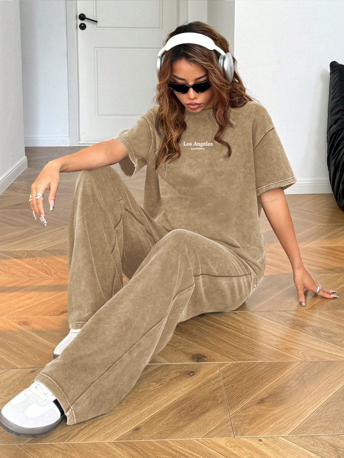 SHEIN EZwear Ensemble 2 pièces Top à manches courtes et pantalon gris vintage lavé avec broderie de lettres, tenue décontractée pour femmes