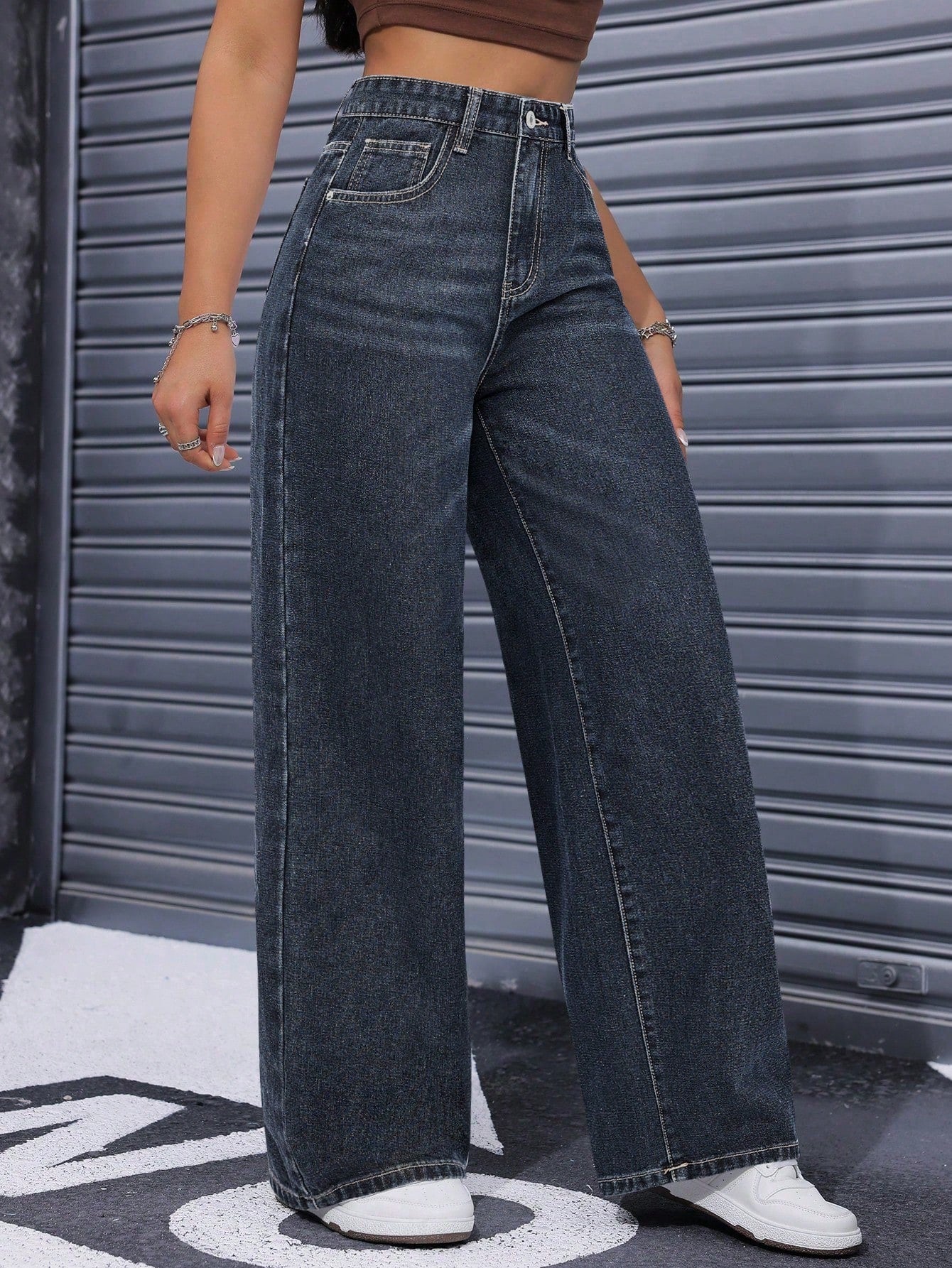 Jeans droits à taille haute lavés de manière décontractée