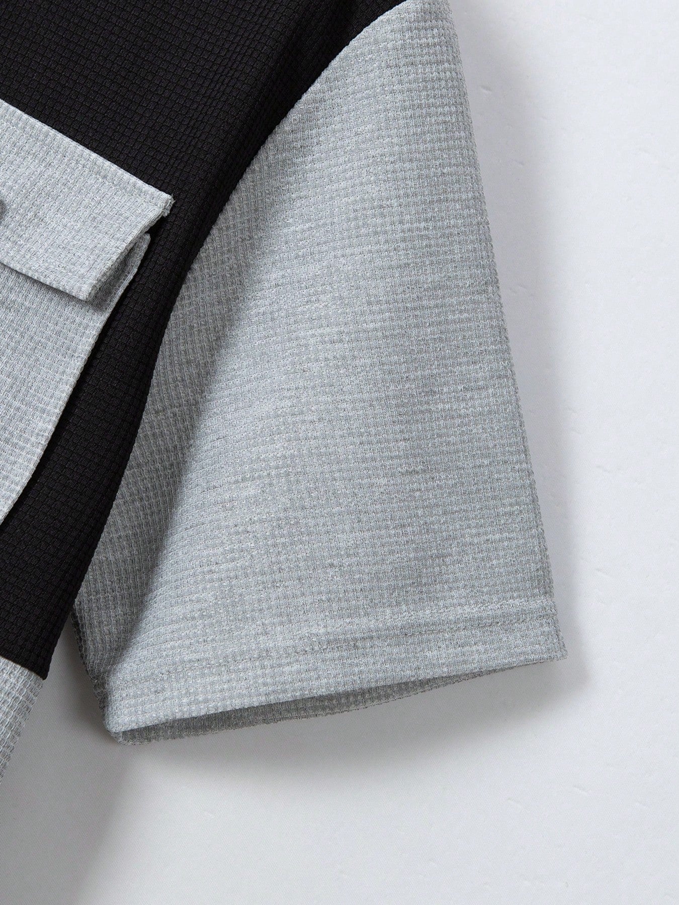 2 pièces Chemise décontractée mode homme avec boutons argentés contrastants, grandes poches et col châle + pantalon, tenue de printemps/été