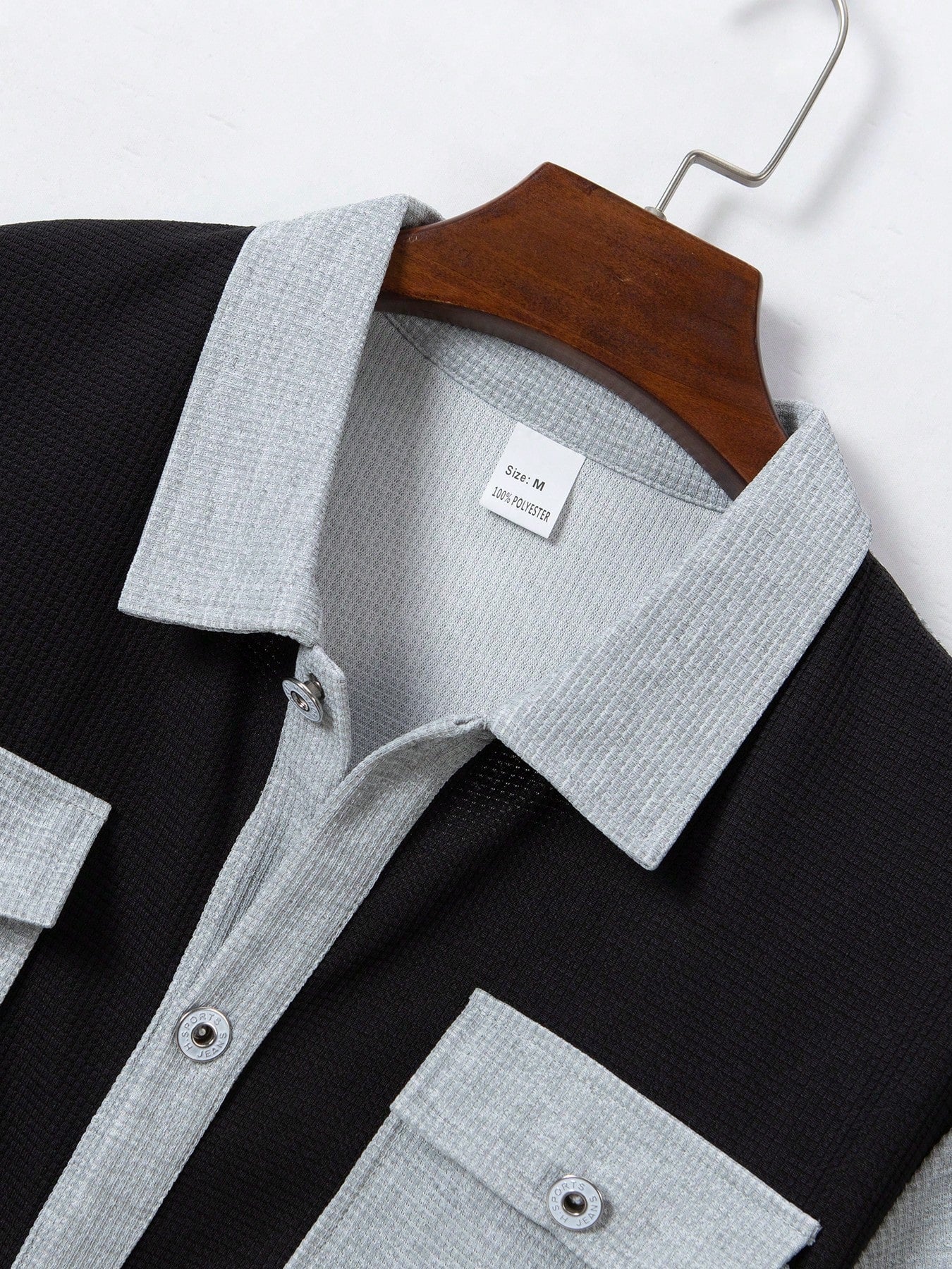 2 pièces Chemise décontractée mode homme avec boutons argentés contrastants, grandes poches et col châle + pantalon, tenue de printemps/été