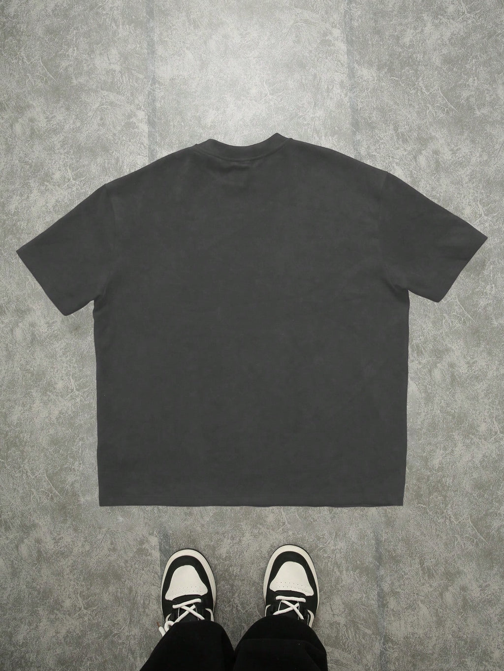 T-shirt noir imprimé de geste de la main pour hommes