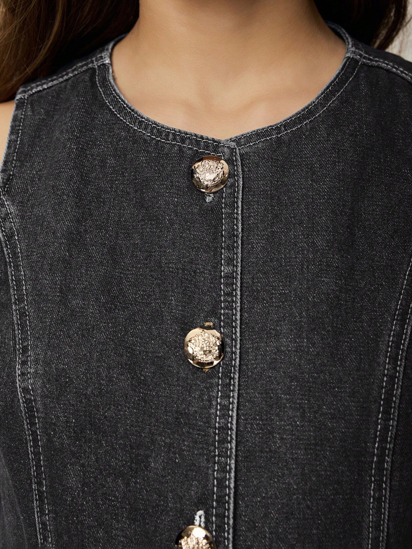 Poéselle Ensemble 2 pièces pour femmes : débardeur avec fente à la taille et boutons en métal, et jeans longs. Ensemble en denim élégant, jeans à jambe large et ample, jeans taille haute pour femmes, FW25