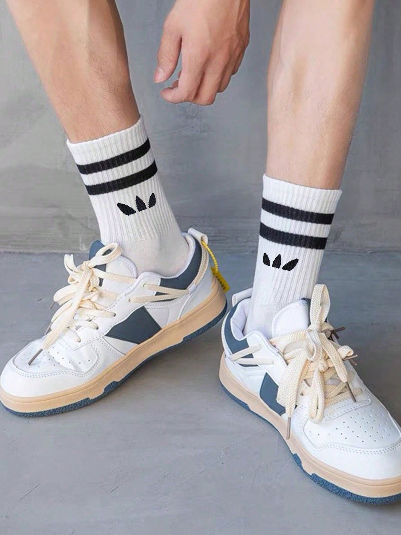1/3/6 paires de chaussettes mi-mollet de couleur unie noire/blanche/grise et à double rayure, convenant aux activités extérieures, chaussettes mi-mollet décontracté, chaussettes d'hiver unisexes, chaussettes hautes