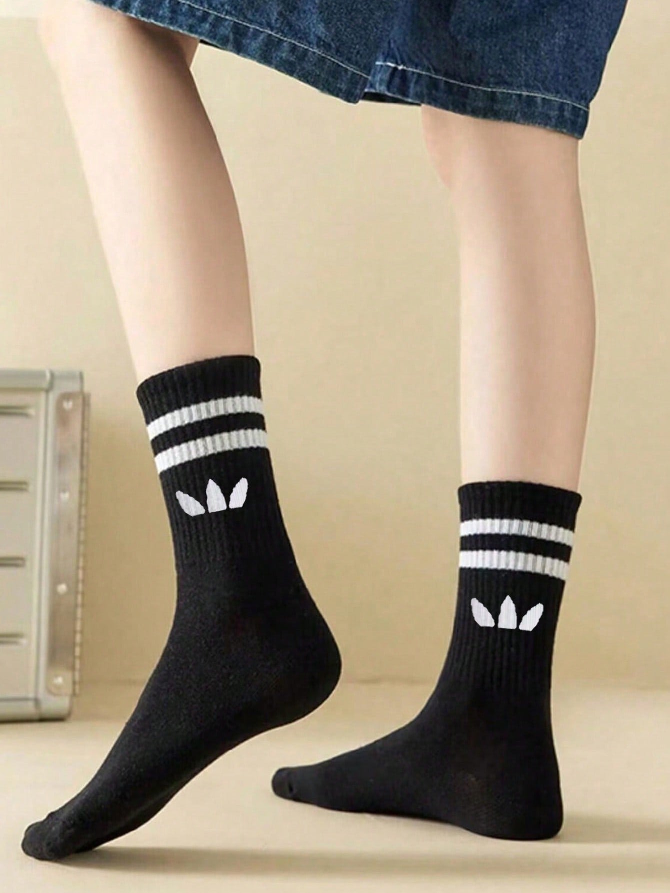 1/3/6 paires de chaussettes mi-mollet de couleur unie noire/blanche/grise et à double rayure, convenant aux activités extérieures, chaussettes mi-mollet décontracté, chaussettes d'hiver unisexes, chaussettes hautes