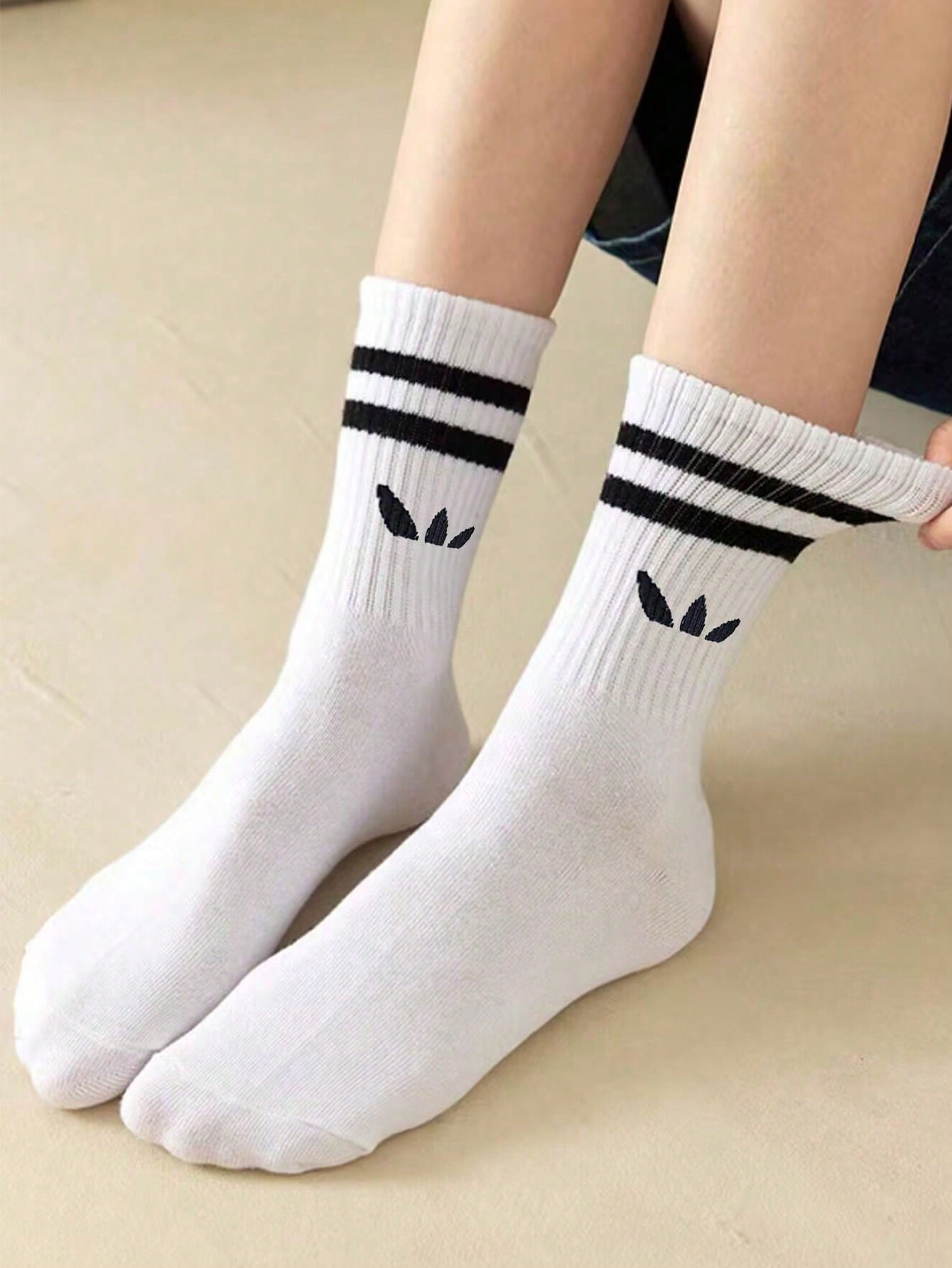1/3/6 paires de chaussettes mi-mollet de couleur unie noire/blanche/grise et à double rayure, convenant aux activités extérieures, chaussettes mi-mollet décontracté, chaussettes d'hiver unisexes, chaussettes hautes