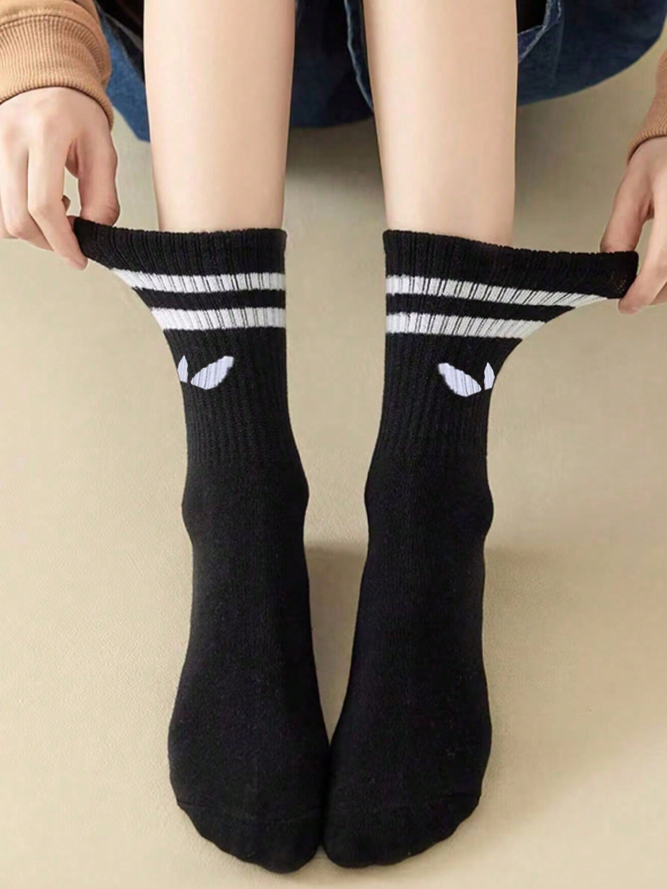1/3/6 paires de chaussettes mi-mollet de couleur unie noire/blanche/grise et à double rayure, convenant aux activités extérieures, chaussettes mi-mollet décontracté, chaussettes d'hiver unisexes, chaussettes hautes