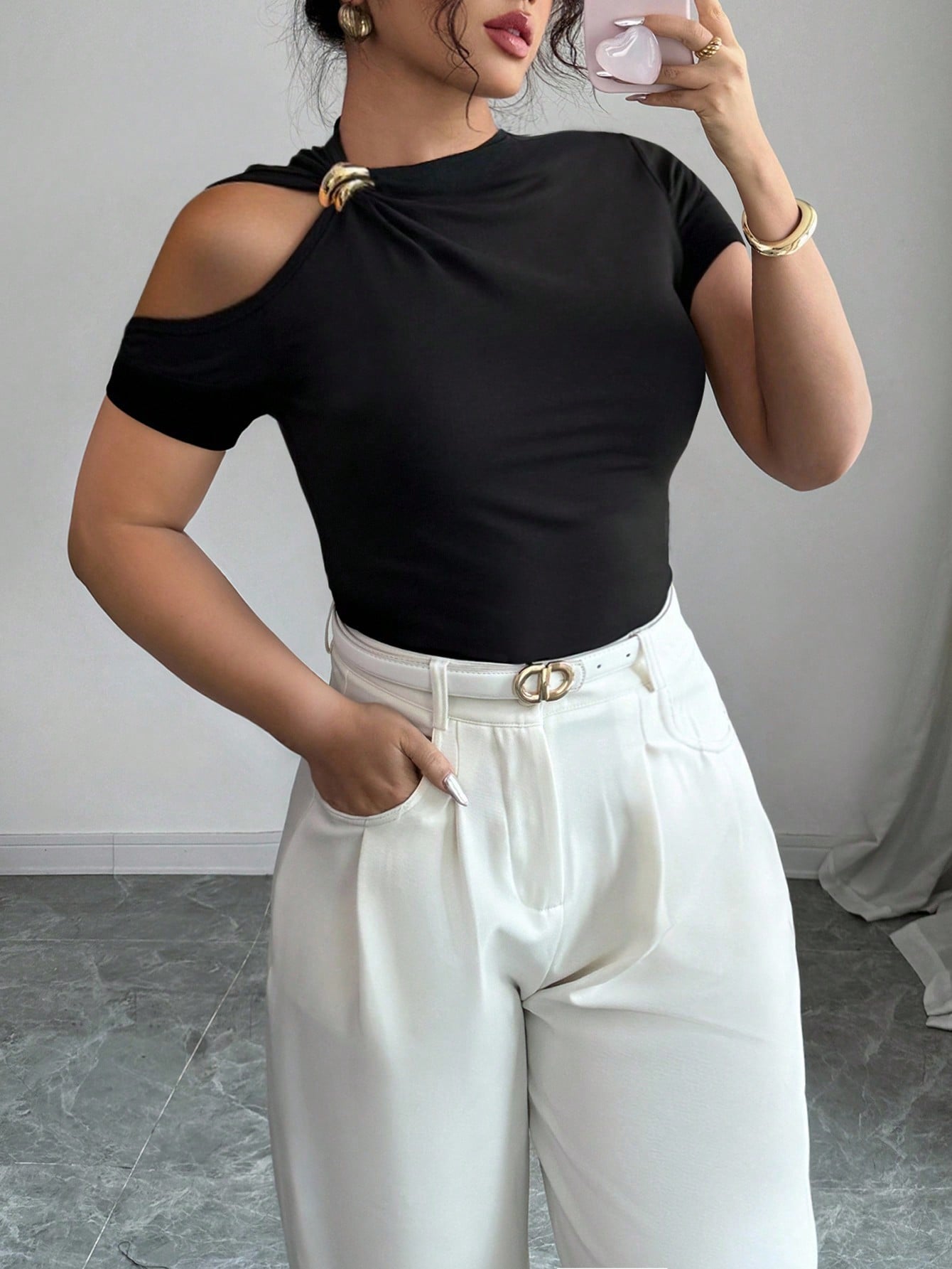 SHEIN T-shirt mode à manches courtes pour femmes grandes tailles, avec décoration métallique ajourée