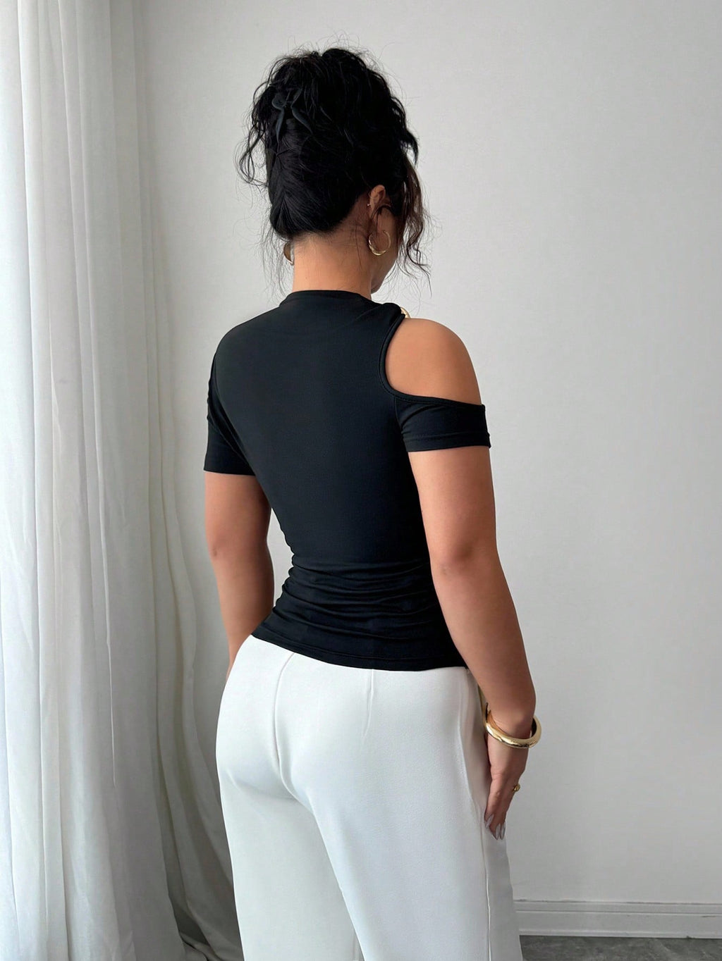SHEIN T-shirt mode à manches courtes pour femmes grandes tailles, avec décoration métallique ajourée
