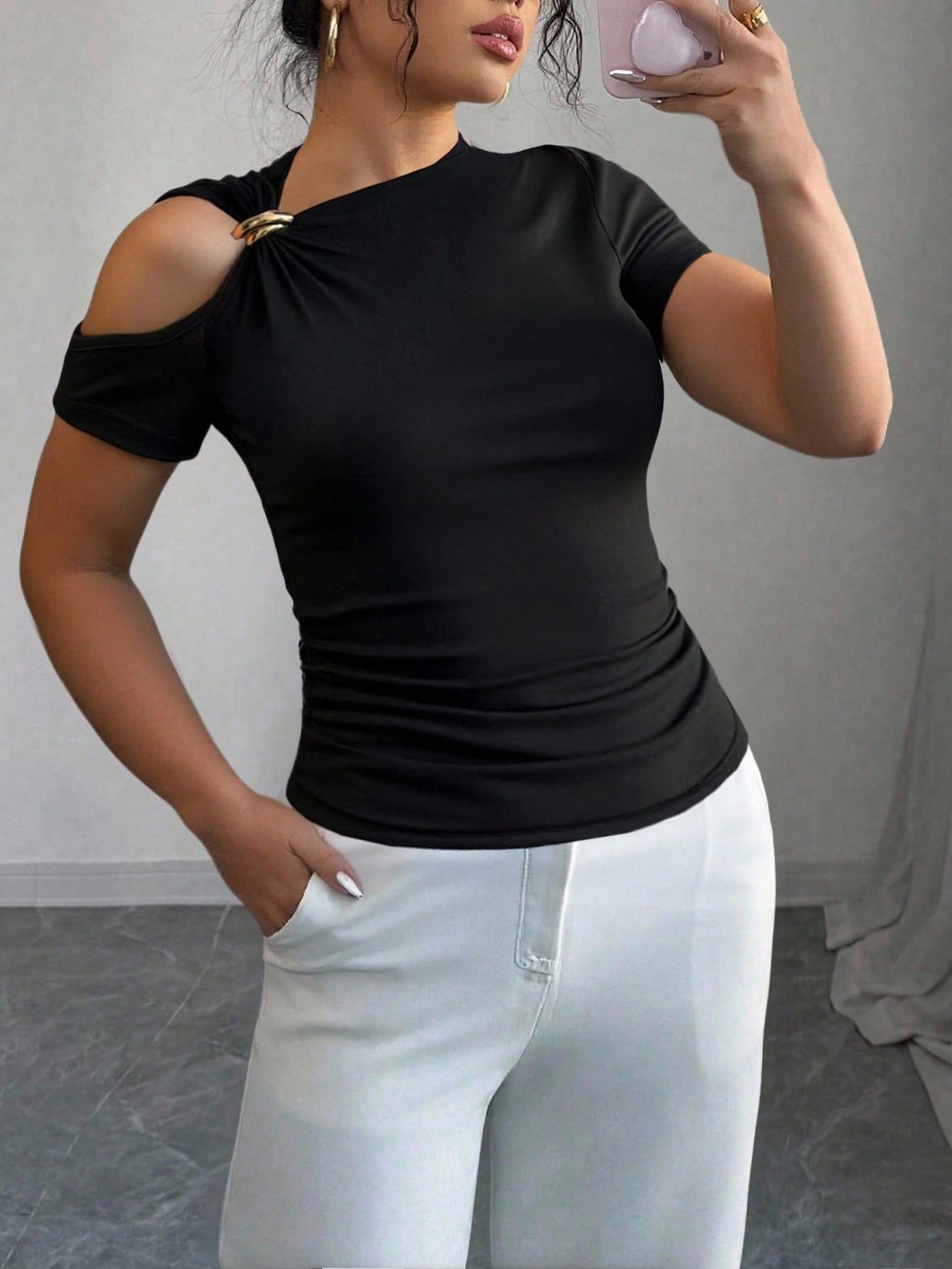 SHEIN T-shirt mode à manches courtes pour femmes grandes tailles, avec décoration métallique ajourée