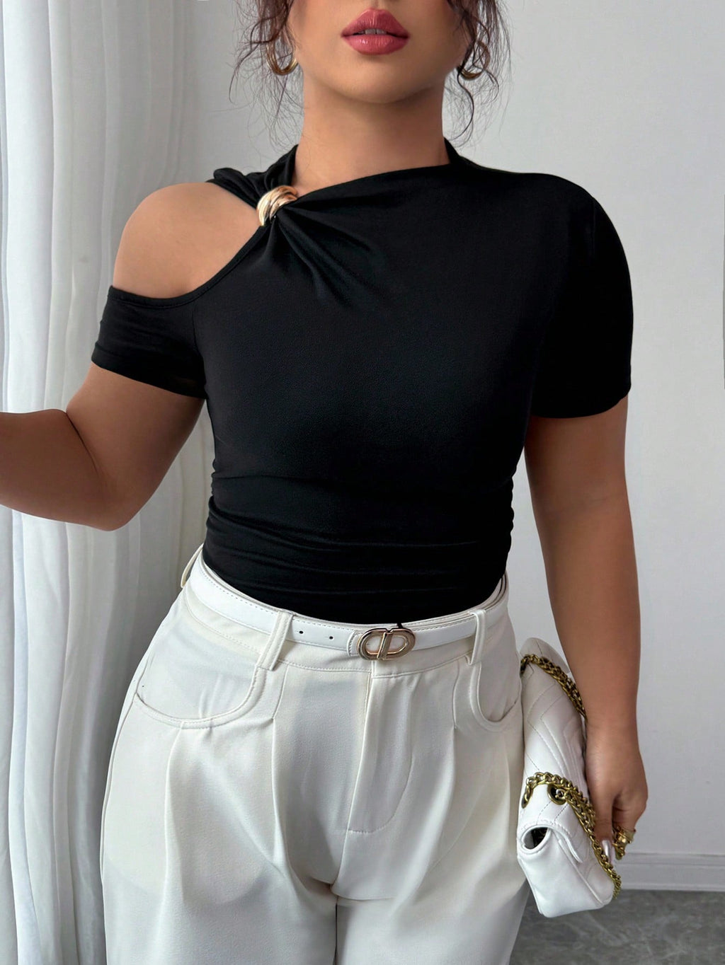 SHEIN T-shirt mode à manches courtes pour femmes grandes tailles, avec décoration métallique ajourée