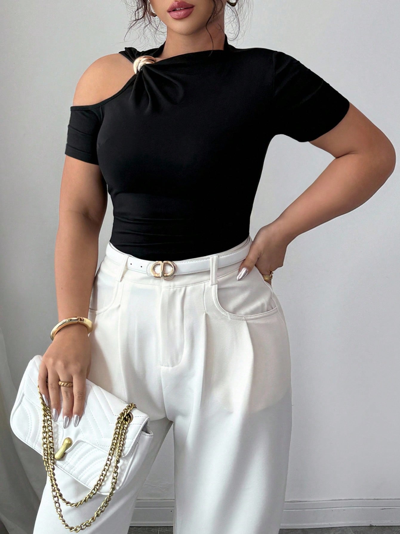 SHEIN T-shirt mode à manches courtes pour femmes grandes tailles, avec décoration métallique ajourée