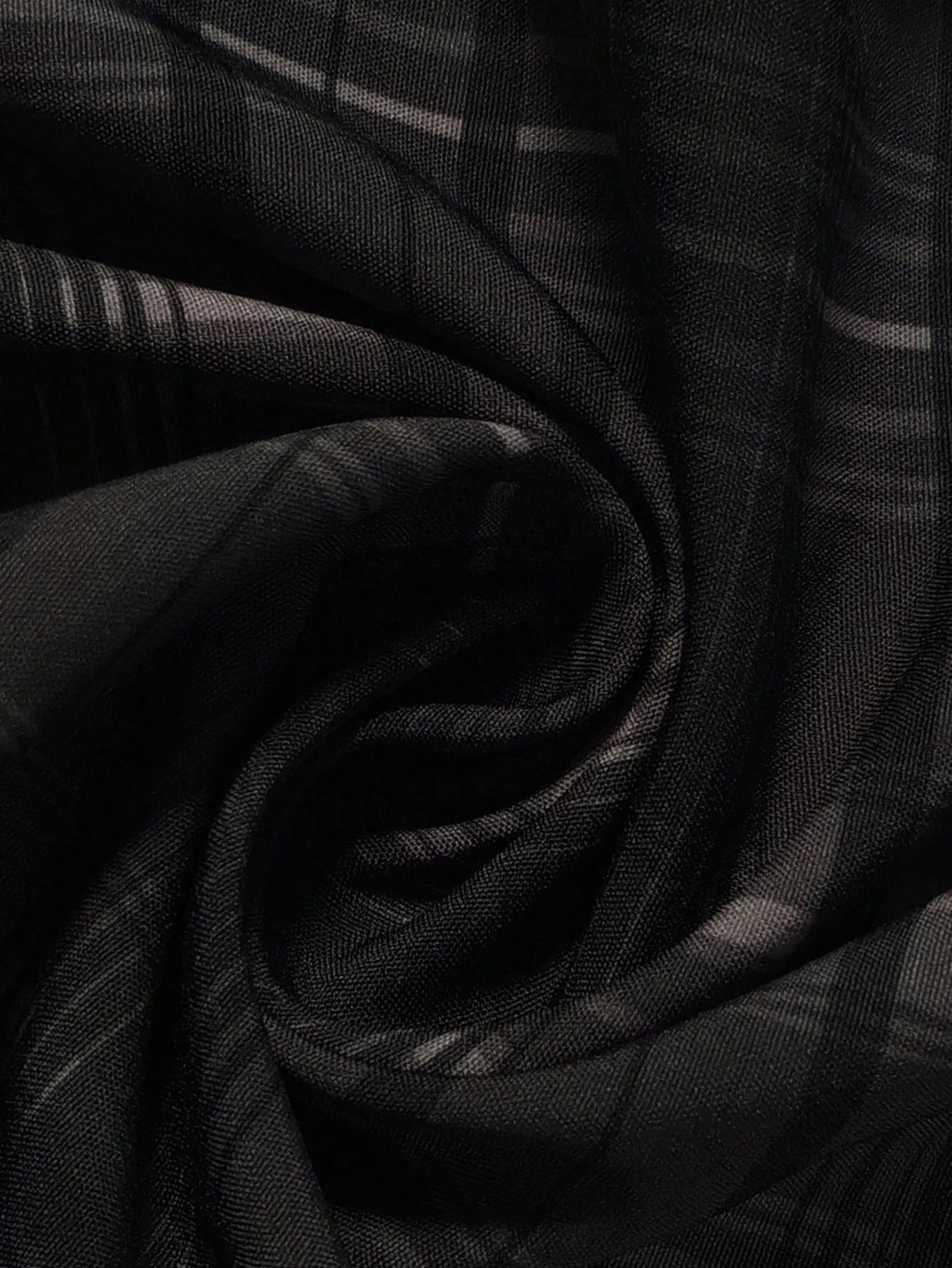 Chemise homme recommandée , polyvalente pour le travail et les loisirs.