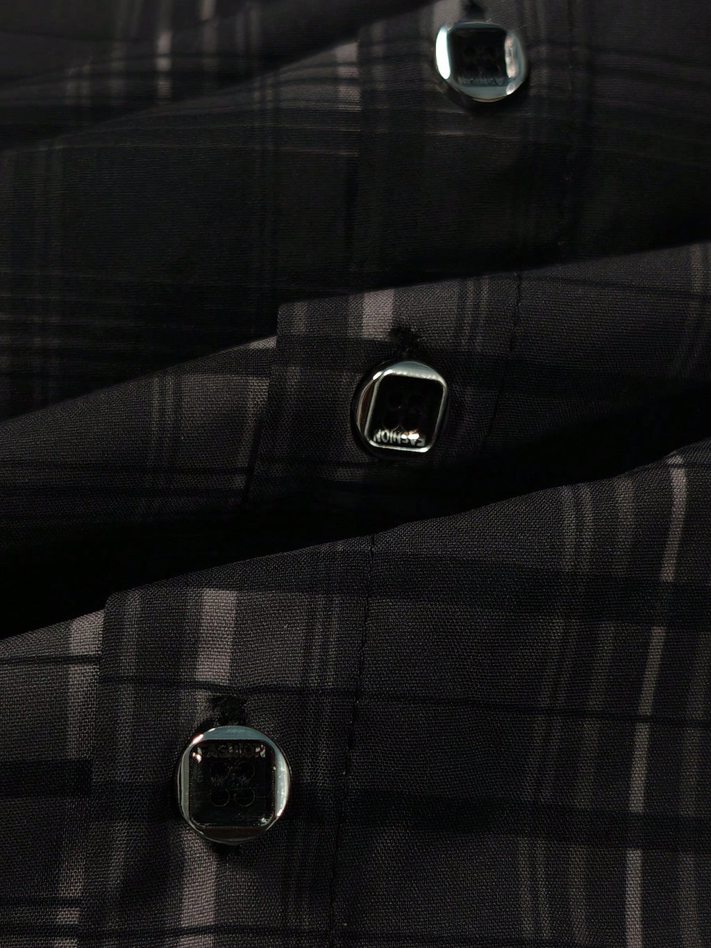 Chemise homme recommandée , polyvalente pour le travail et les loisirs.