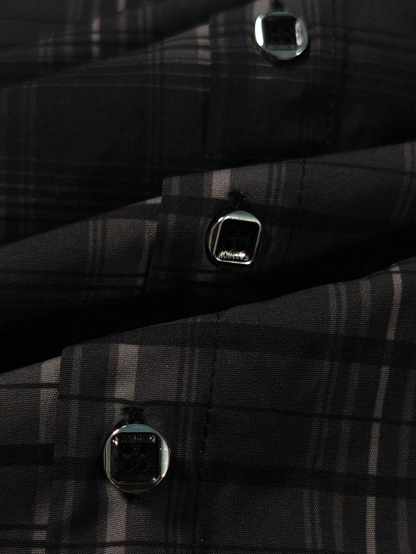 Chemise homme recommandée , polyvalente pour le travail et les loisirs.