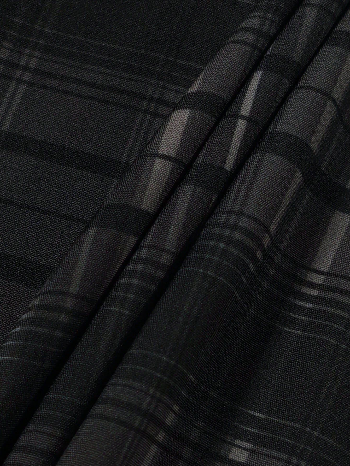 Chemise homme recommandée , polyvalente pour le travail et les loisirs.