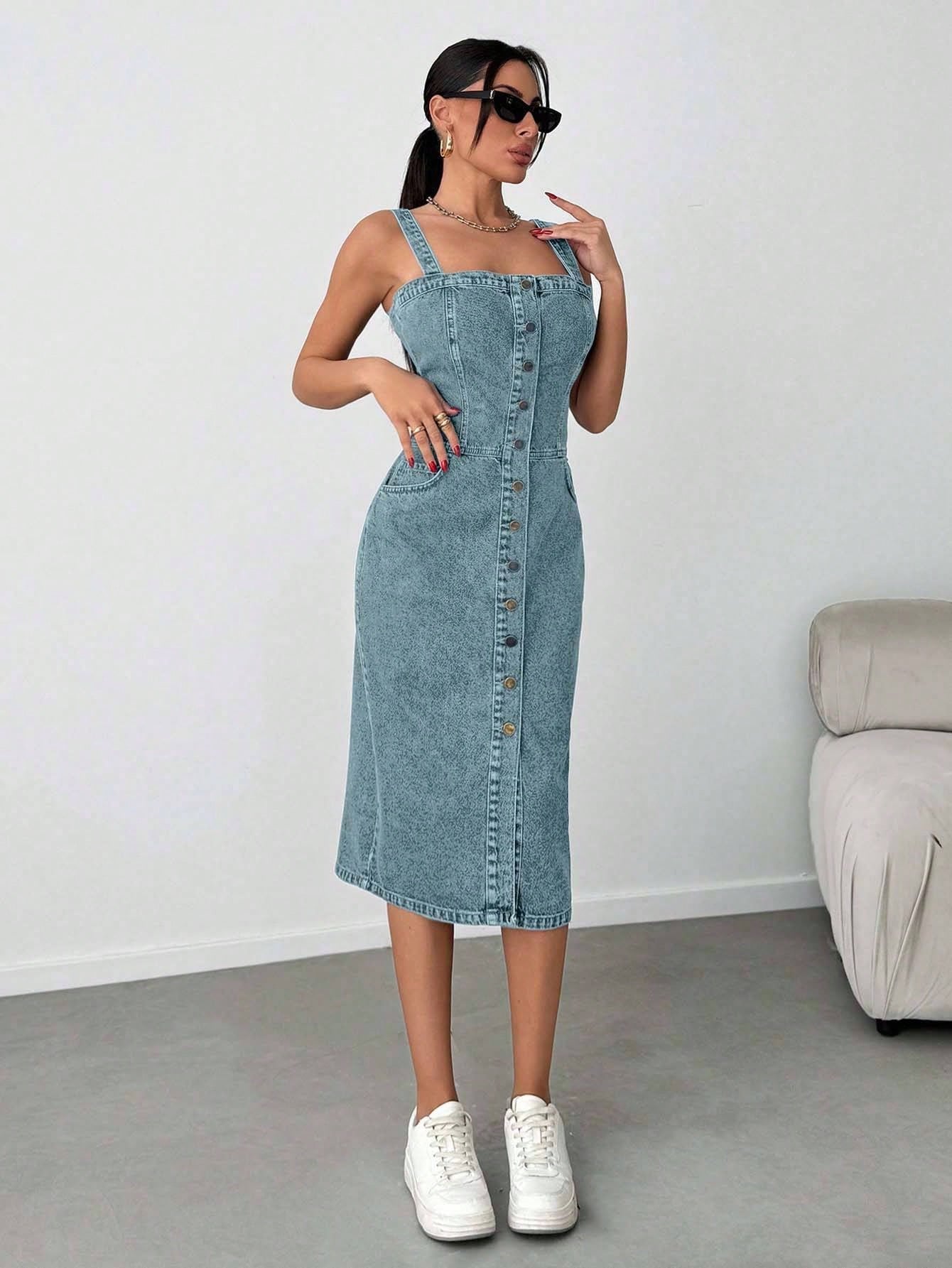Robe mi-longue en denim avec boutons, poches obliques