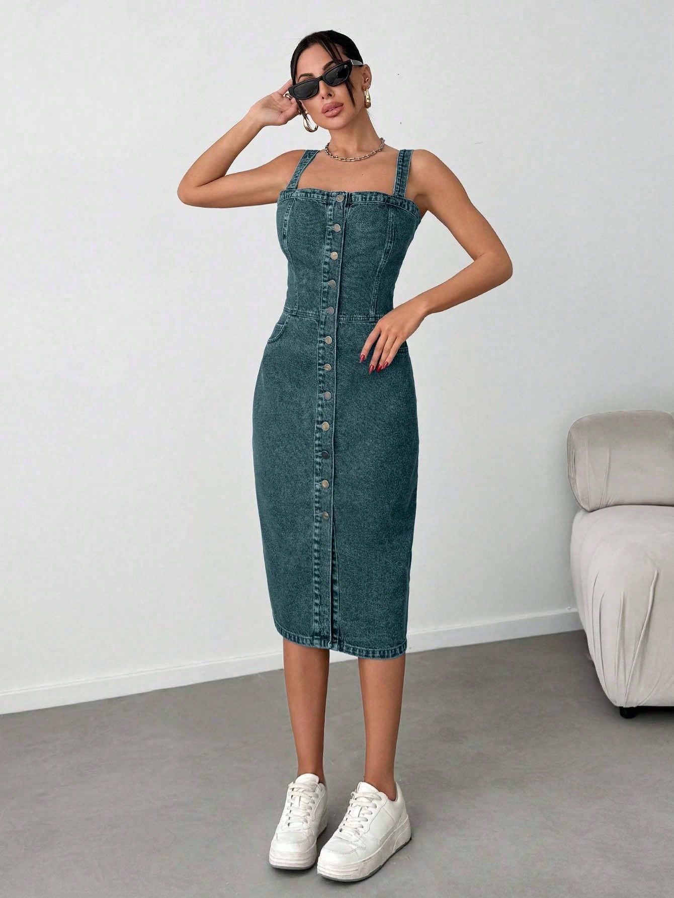 Robe mi-longue en denim avec boutons, poches obliques