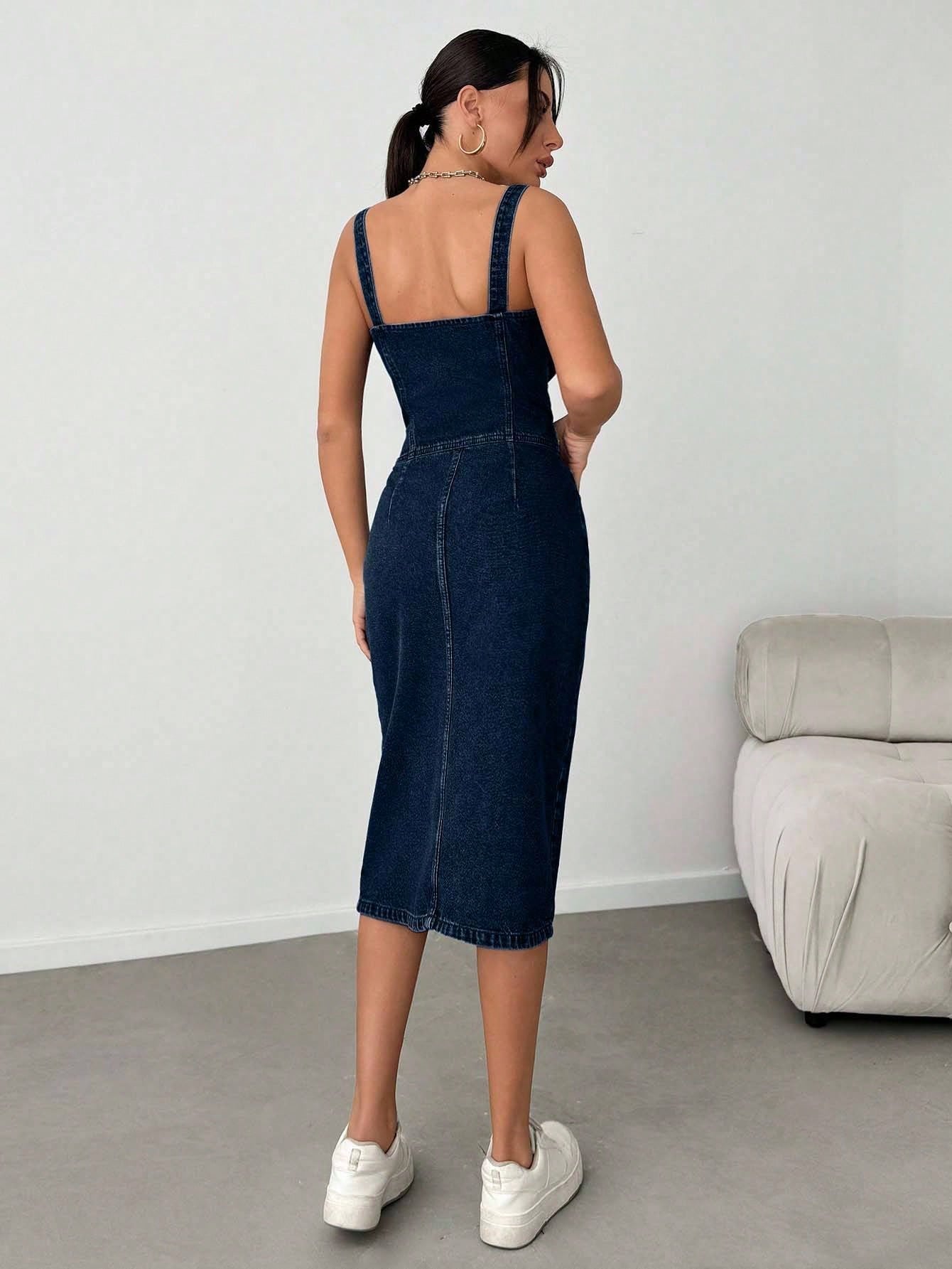 Robe mi-longue en denim avec boutons, poches obliques