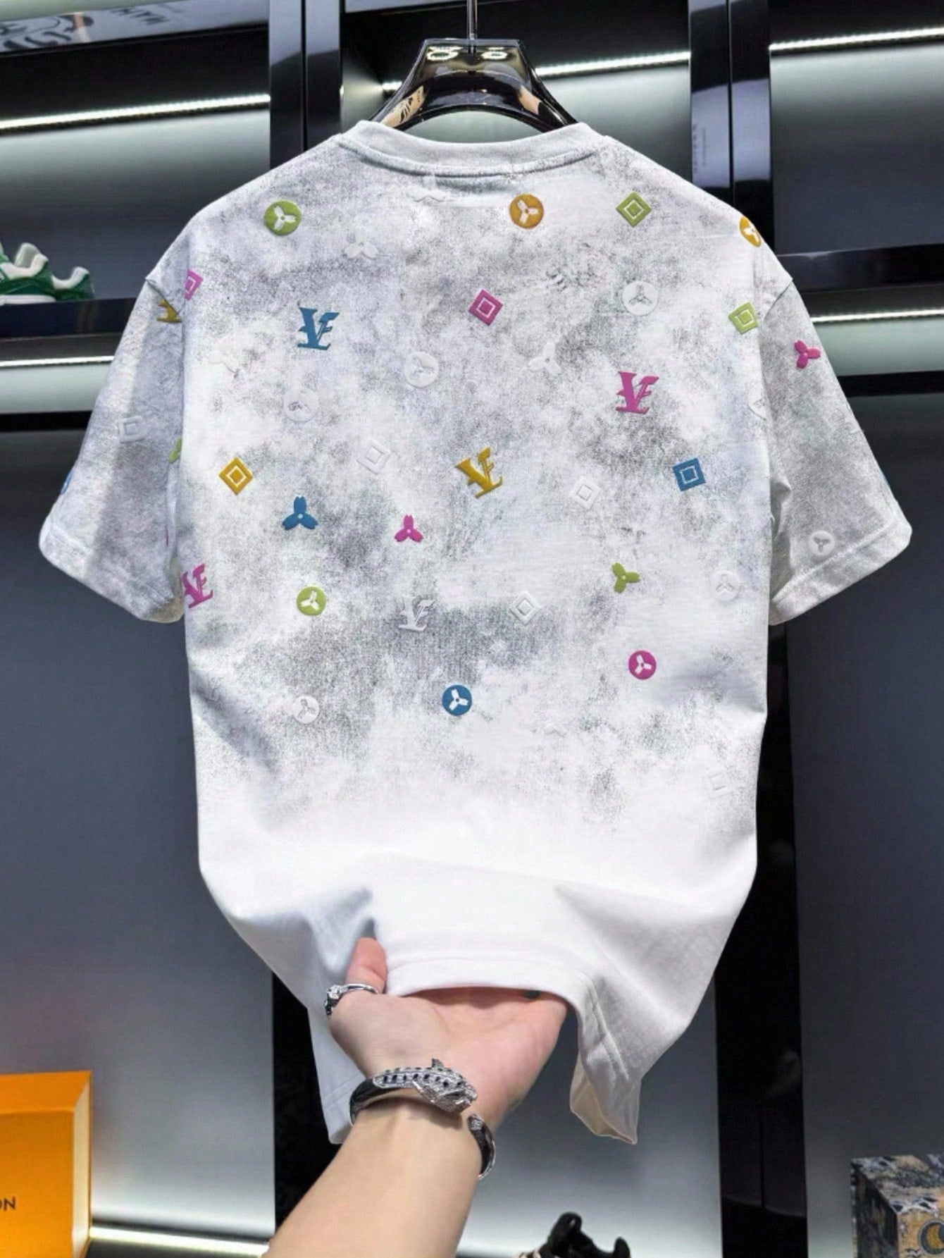 T-shirt décontracté pour hommes avec impression de lettres usées