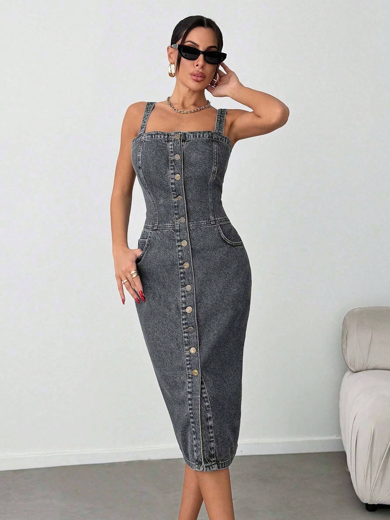 Robe mi-longue en denim avec boutons, poches obliques