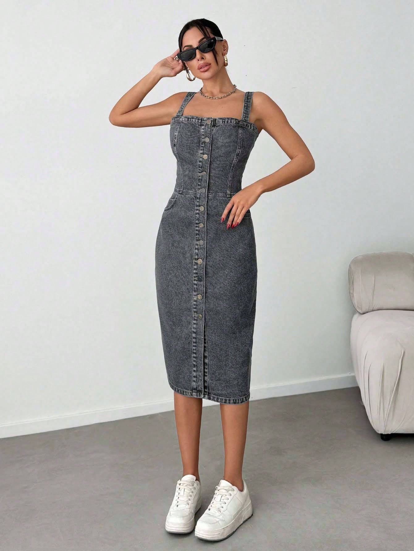 Robe mi-longue en denim avec boutons, poches obliques