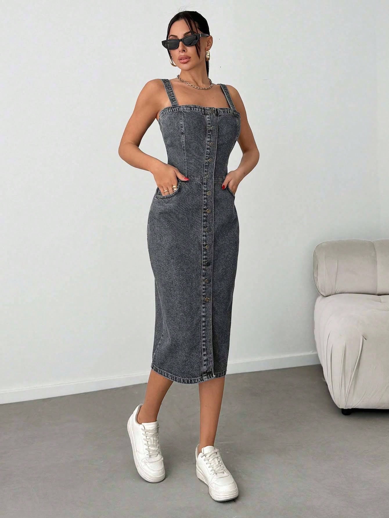 Robe mi-longue en denim avec boutons, poches obliques