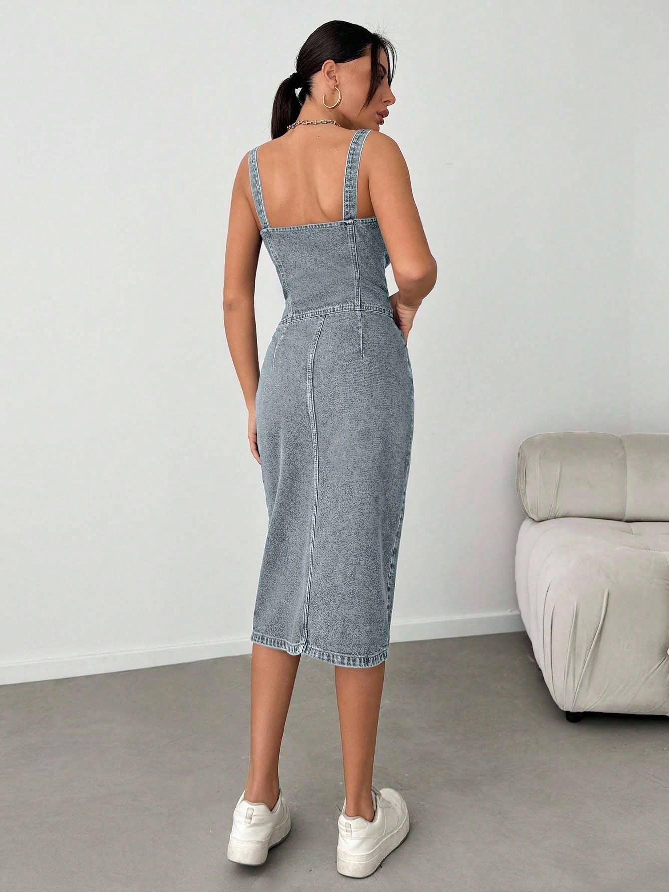 Robe mi-longue en denim avec boutons, poches obliques