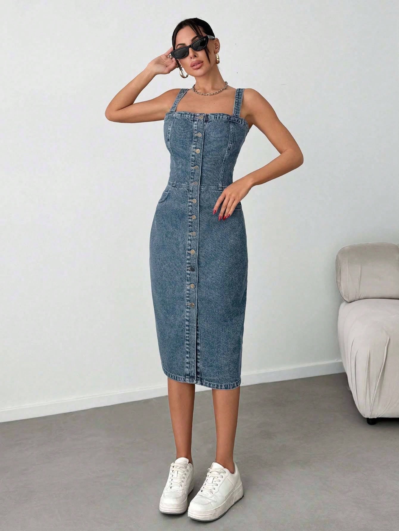 Robe mi-longue en denim avec boutons, poches obliques