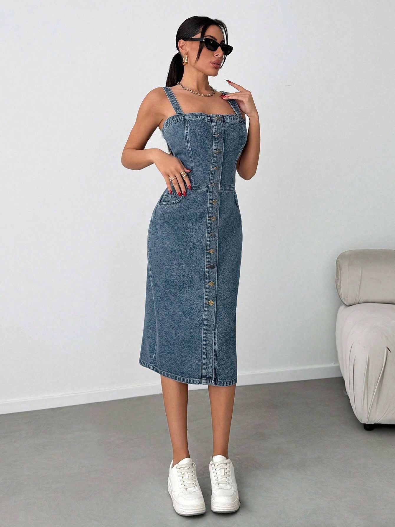 Robe mi-longue en denim avec boutons, poches obliques
