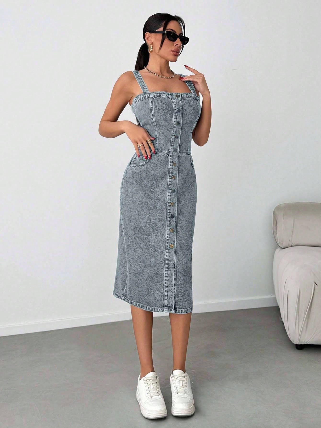Robe mi-longue en denim avec boutons, poches obliques