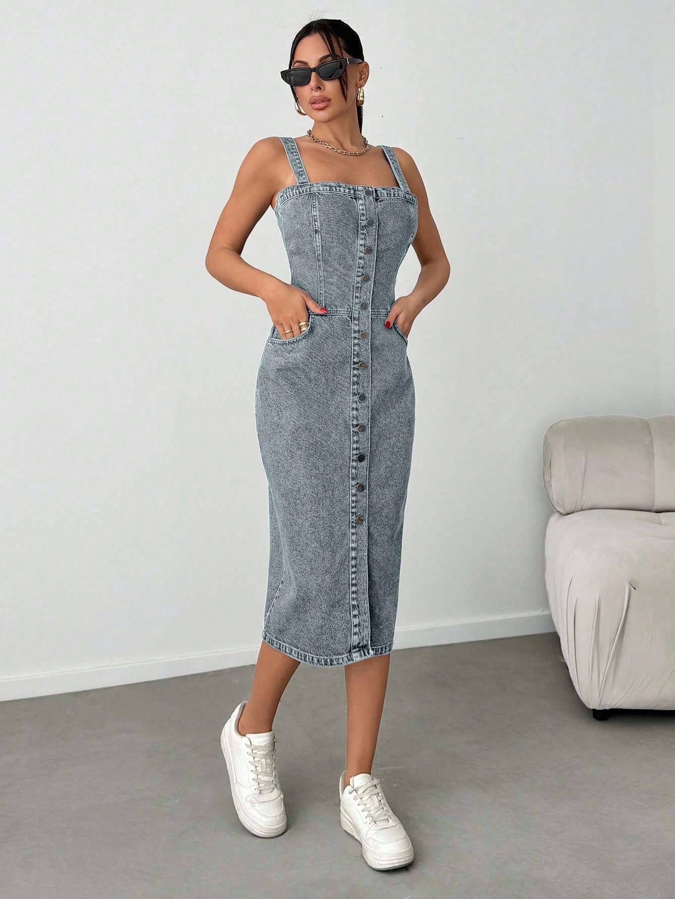 Robe mi-longue en denim avec boutons, poches obliques