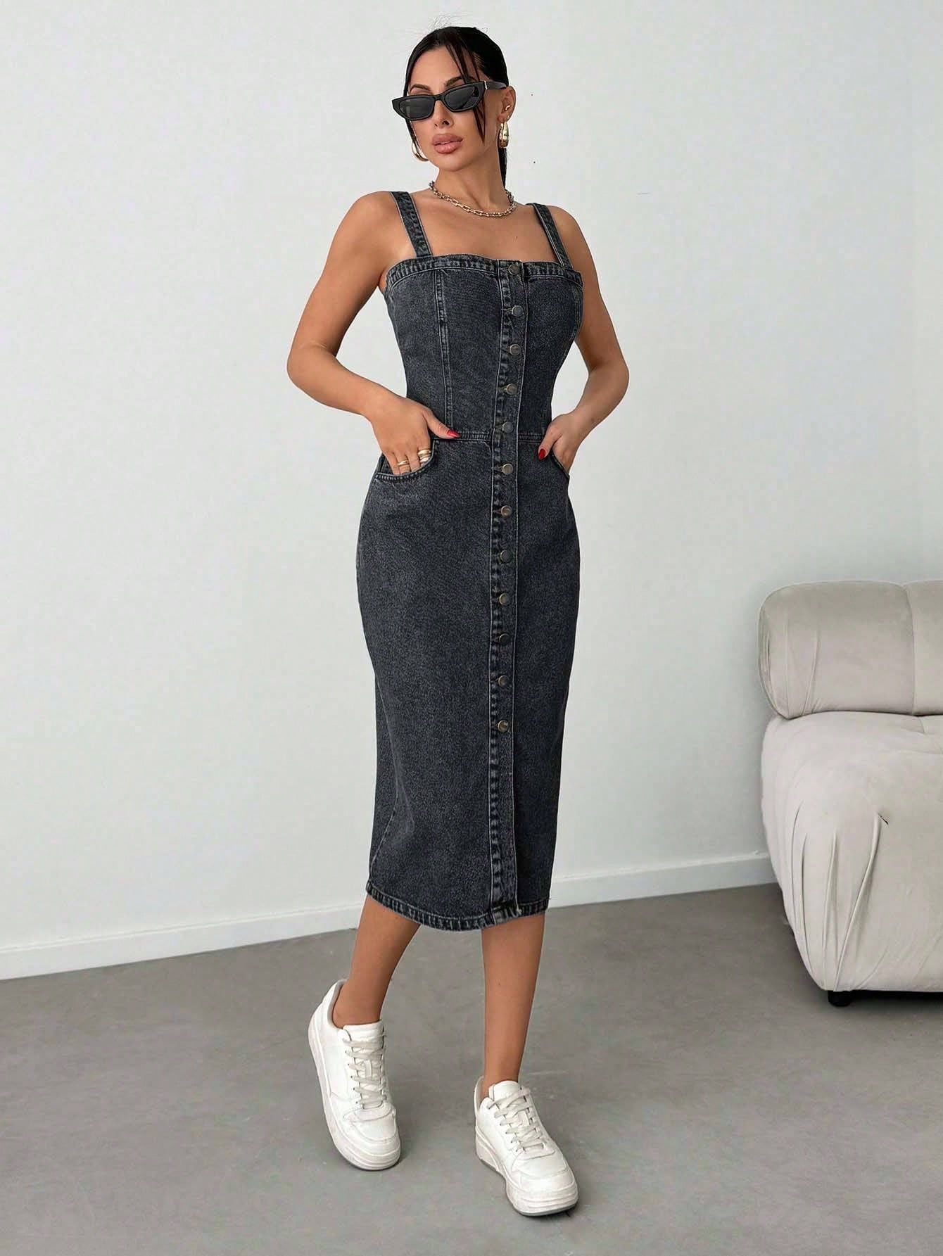 Robe mi-longue en denim avec boutons, poches obliques