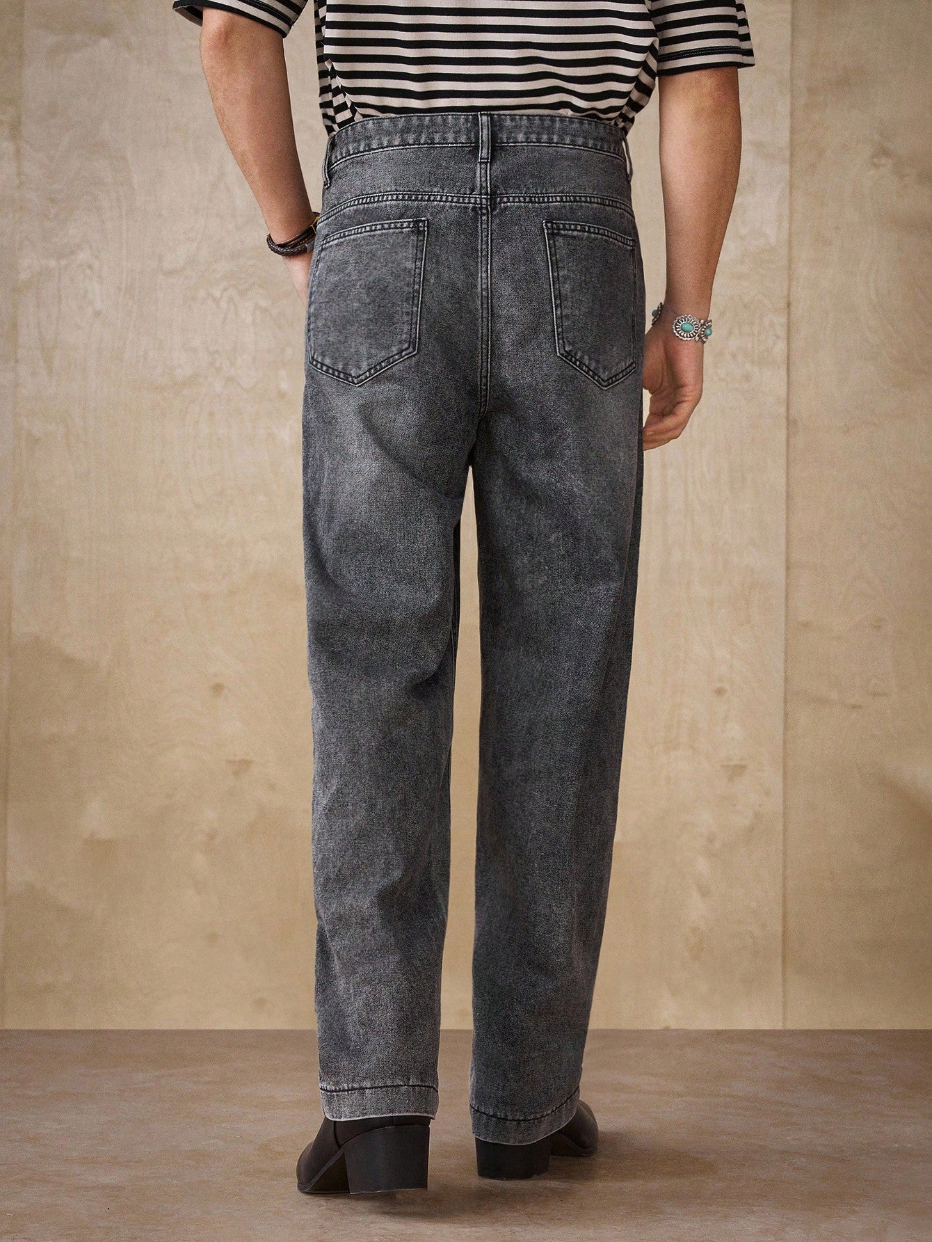 Manfinity Hypemode Jeans droits à poches obliques lavés, coupe ample pour hommes