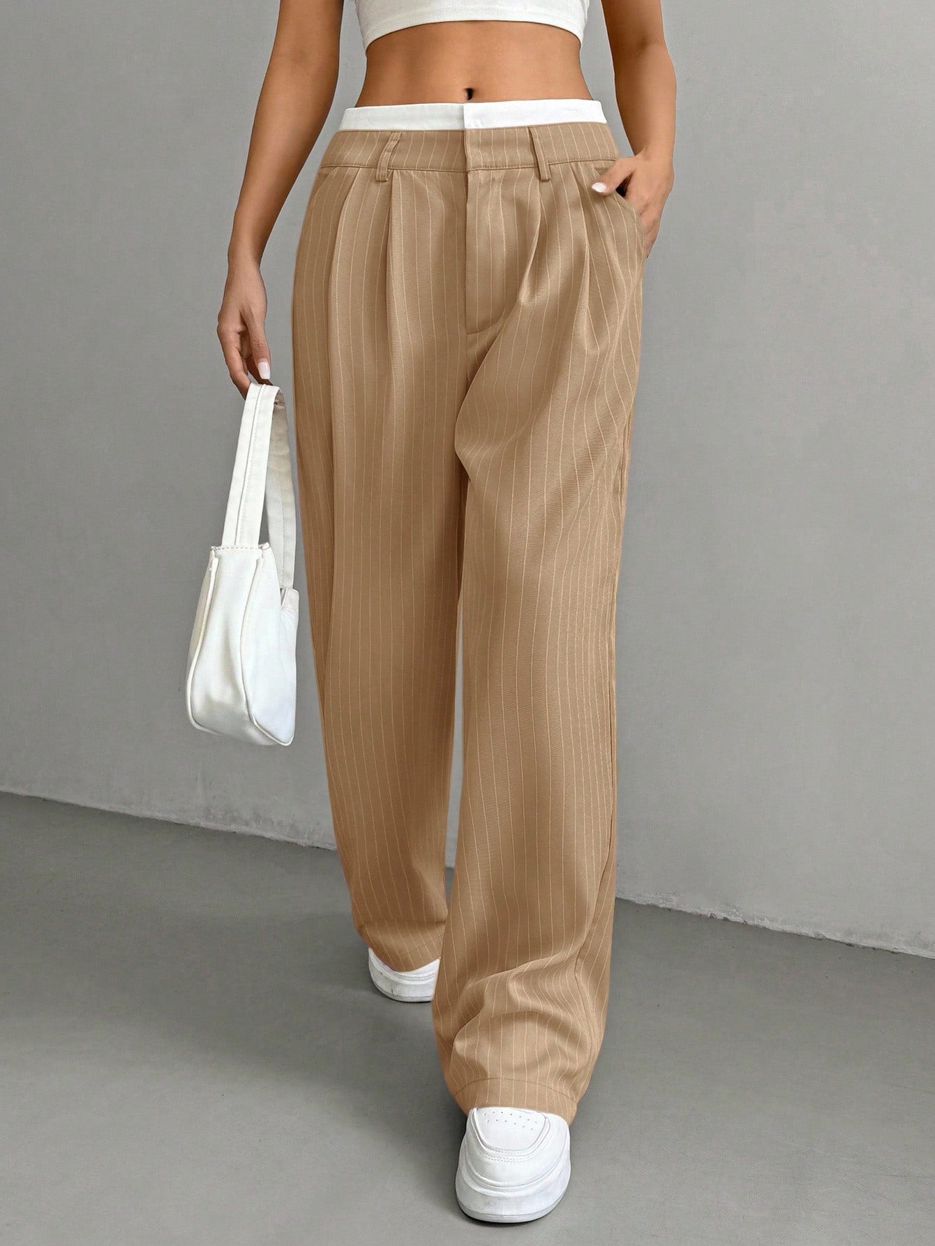 SHEIN EZwear Pantalon large de costume à jambes larges plissées pour femmes avec bande de taille en blocs de couleur