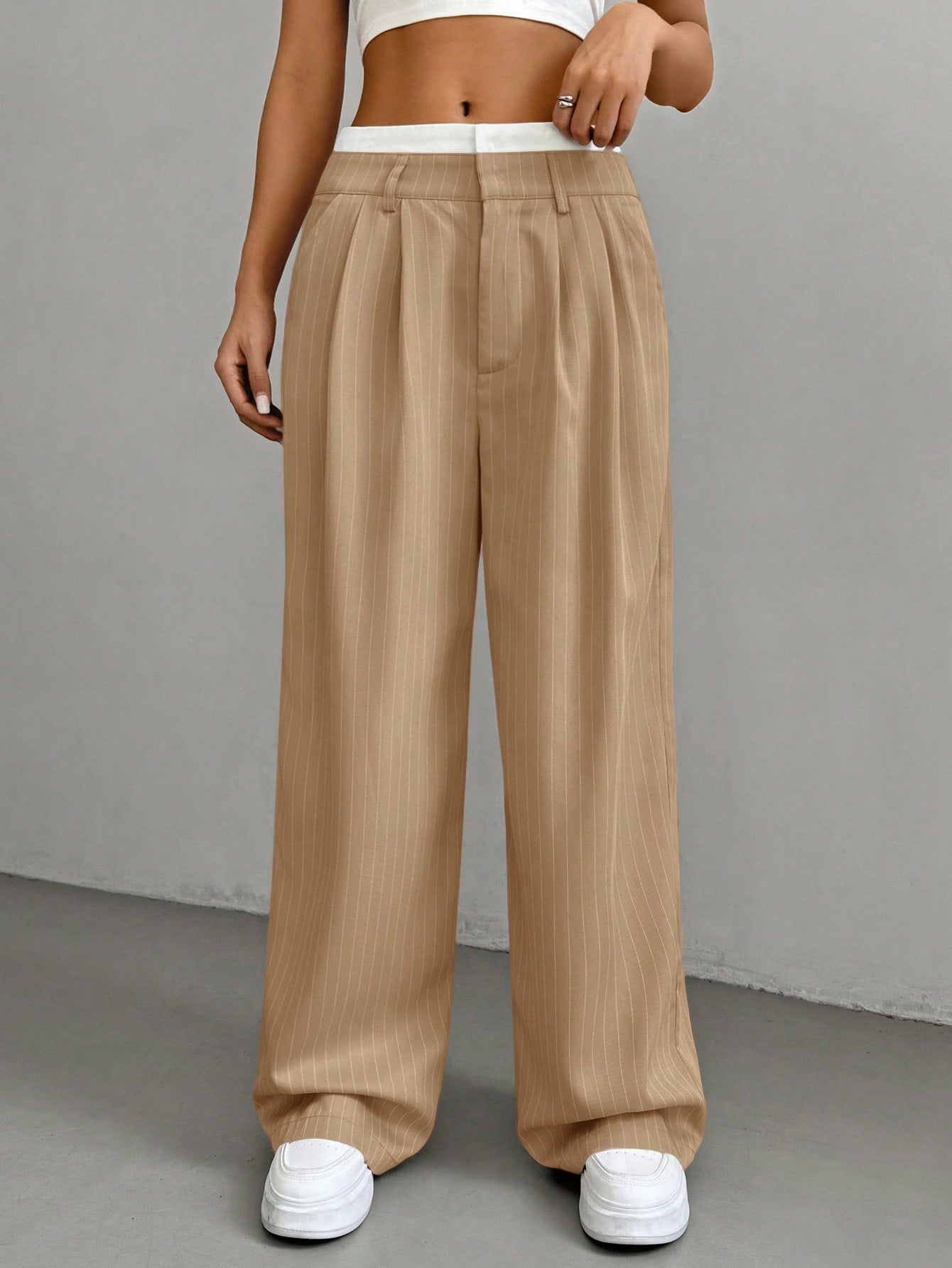 SHEIN EZwear Pantalon large de costume à jambes larges plissées pour femmes avec bande de taille en blocs de couleur