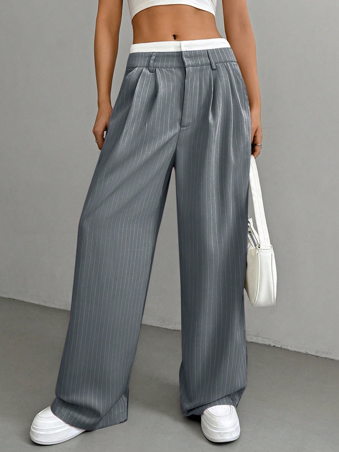SHEIN EZwear Pantalon large de costume à jambes larges plissées pour femmes avec bande de taille en blocs de couleur