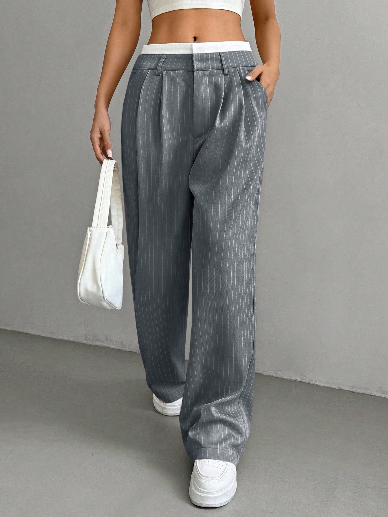 SHEIN EZwear Pantalon large de costume à jambes larges plissées pour femmes avec bande de taille en blocs de couleur