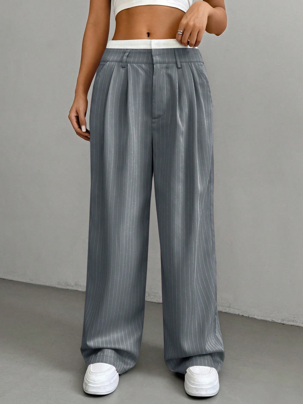 SHEIN EZwear Pantalon large de costume à jambes larges plissées pour femmes avec bande de taille en blocs de couleur